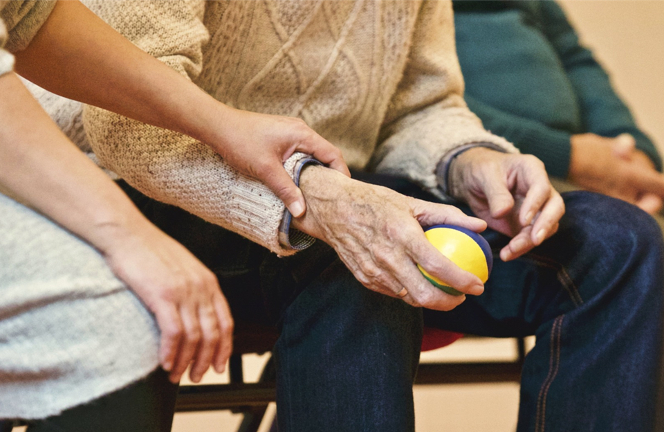 2030 年的醫(yī)療保健：智能馬桶、機(jī)器人和數(shù)字化