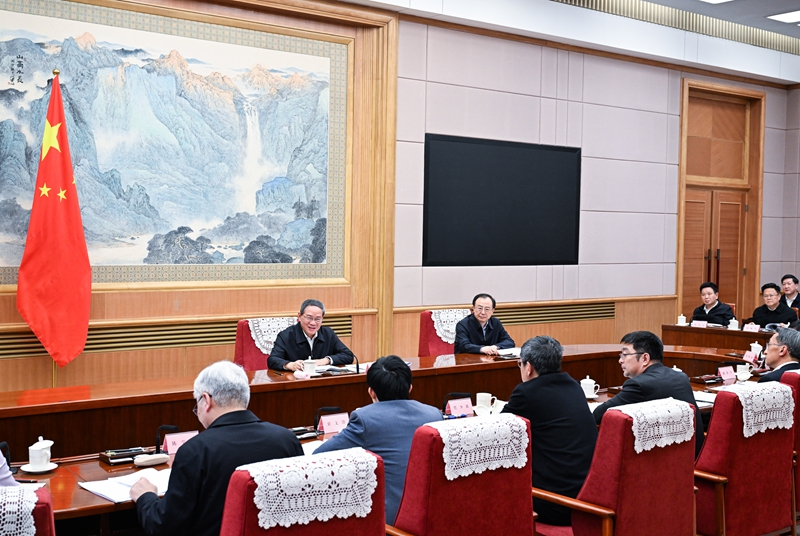 李強主持召開專家、企業家和教科文衛體等領域代表座談會 聽取對政府工作報告的意見建議